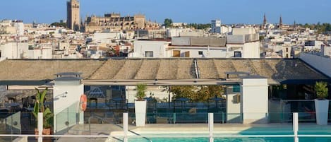 Seasonal outdoor pool, pool umbrellas, sun loungers