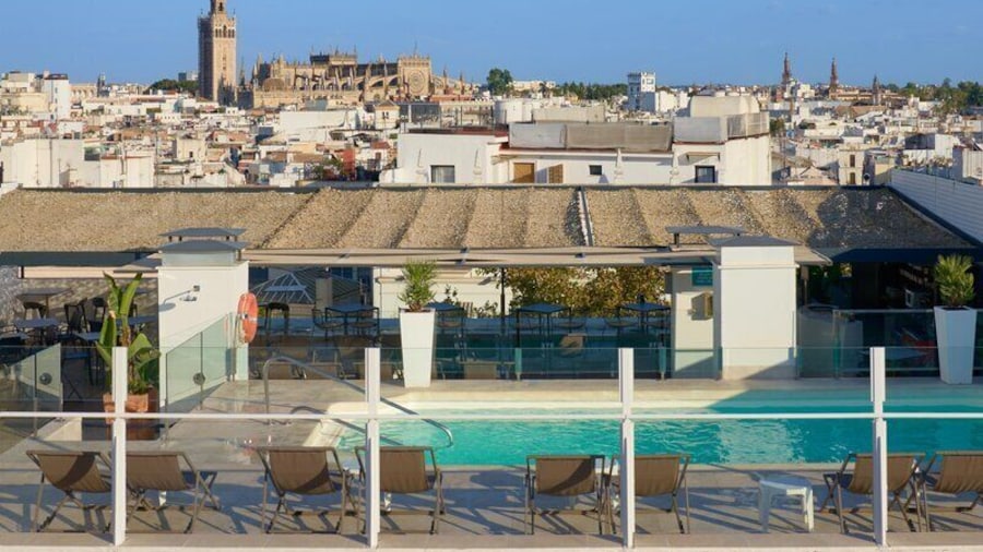 Becquer Hotel, Historic City Center