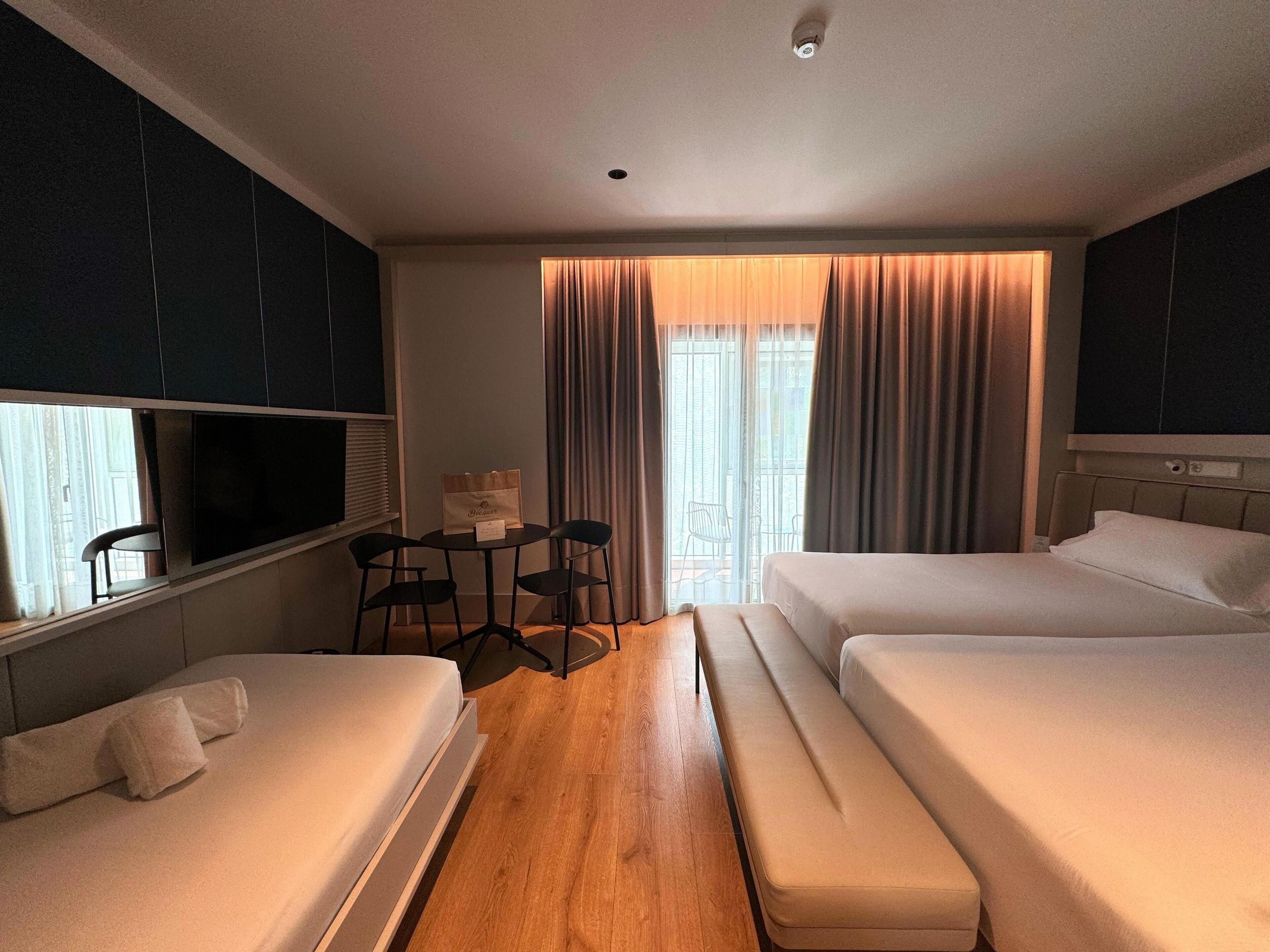 Minibar, Zimmersafe, schallisolierte Zimmer, Bügeleisen/Bügelbrett