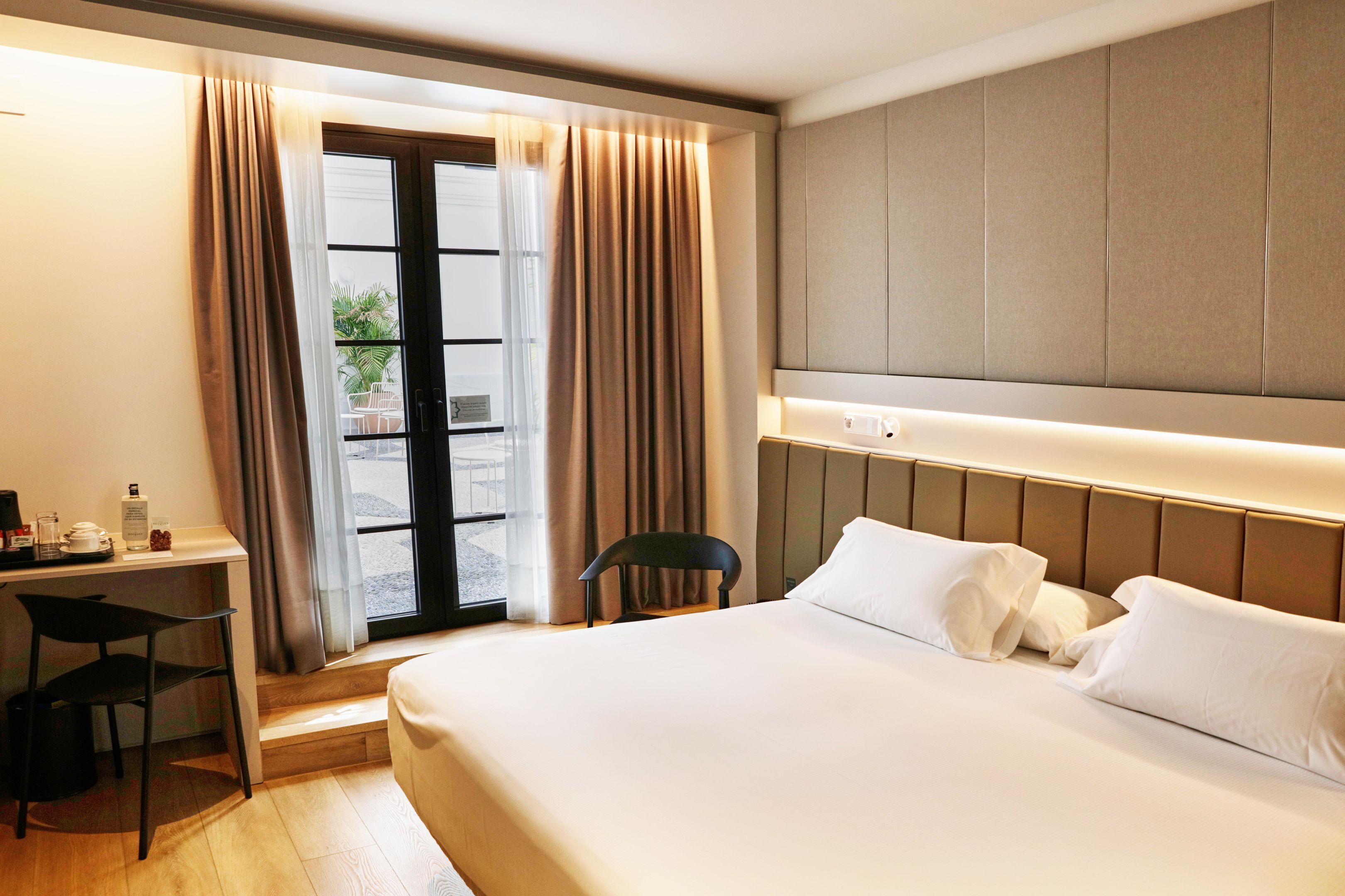 标准房, 庭院景观 | 迷你吧、客房内保险箱、隔音、熨斗/熨板