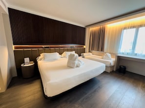 Twin Room (with extra bed) | 1 bedroom, minibar, in-room safe, soundproofing