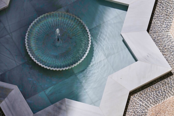 Seasonal outdoor pool, pool umbrellas, sun loungers