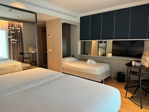 Twin Room (with extra bed) | 1 bedroom, minibar, in-room safe, soundproofing
