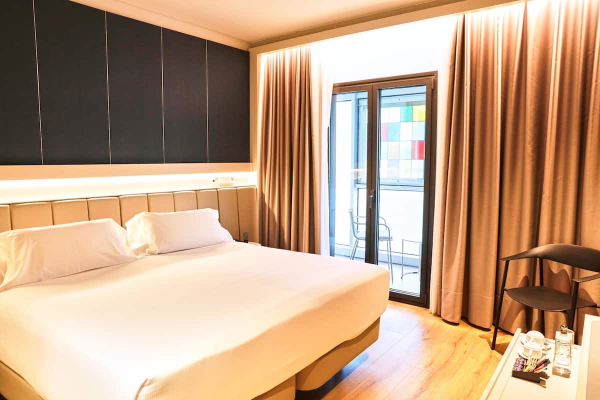 Deluxe Room, Balcony | Minibar, in-room safe, soundproofing, iron/ironing board