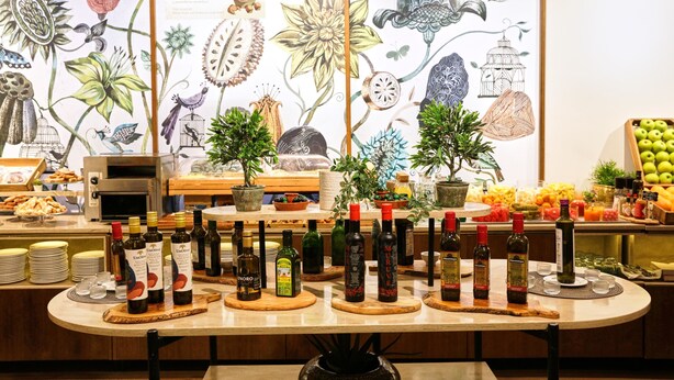 A buffet table with various food items and bottles of wine. - Becquer Hotel, Historic City Center (Seville)