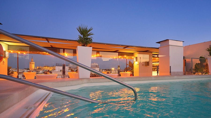 Becquer Hotel, Historic City Center