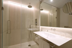 Standard Room | Bathroom | Free toiletries, hair dryer, towels