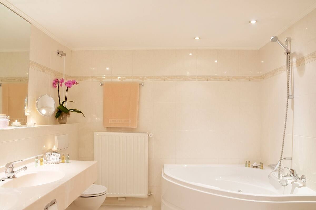suite | bathroom | shower, hair dryer, slippers, towels