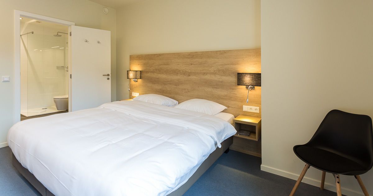 room | in-room safe, desk, iron/ironing board, rollaway beds