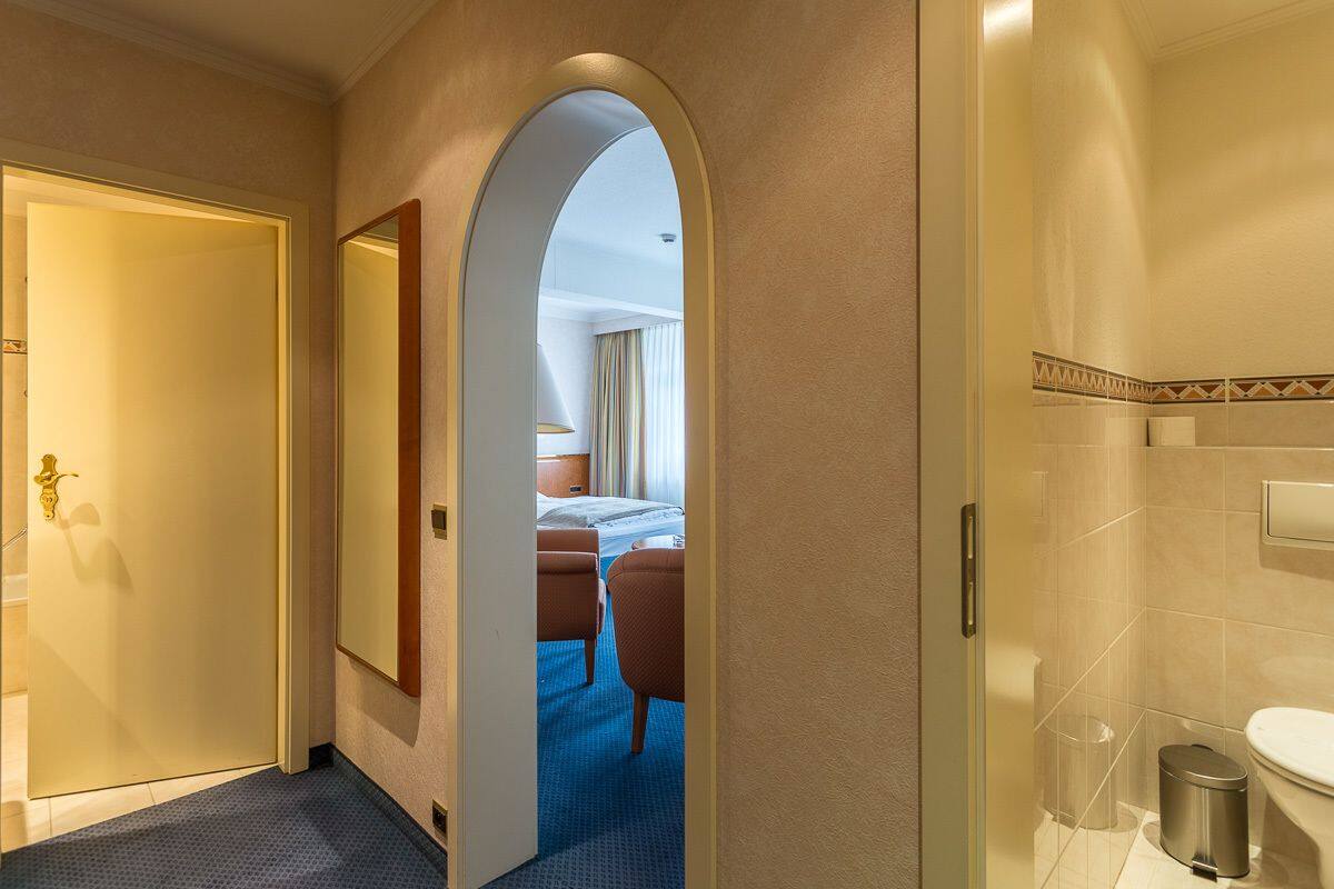 suite | in-room safe, desk, iron/ironing board, rollaway beds