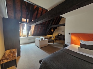 Zimmersafe, Schreibtisch, Bügeleisen/Bügelbrett, Zustellbetten