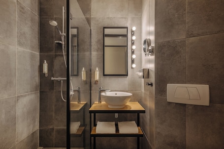 Articles de toilette gratuits, sèche-cheveux, serviettes fournies, savon. Leonardo Hotel Groningen City Center