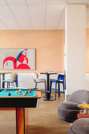 Lobby lounge