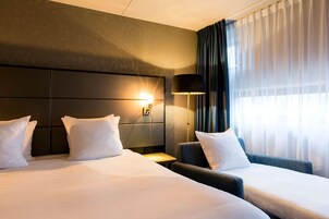 Ropa de cama de alta calidad, caja fuerte, escritorio