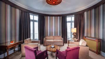 Suite | Living area | Flat-screen TV