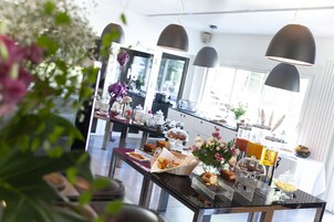 Daily buffet breakfast (EUR 20.50 per person)