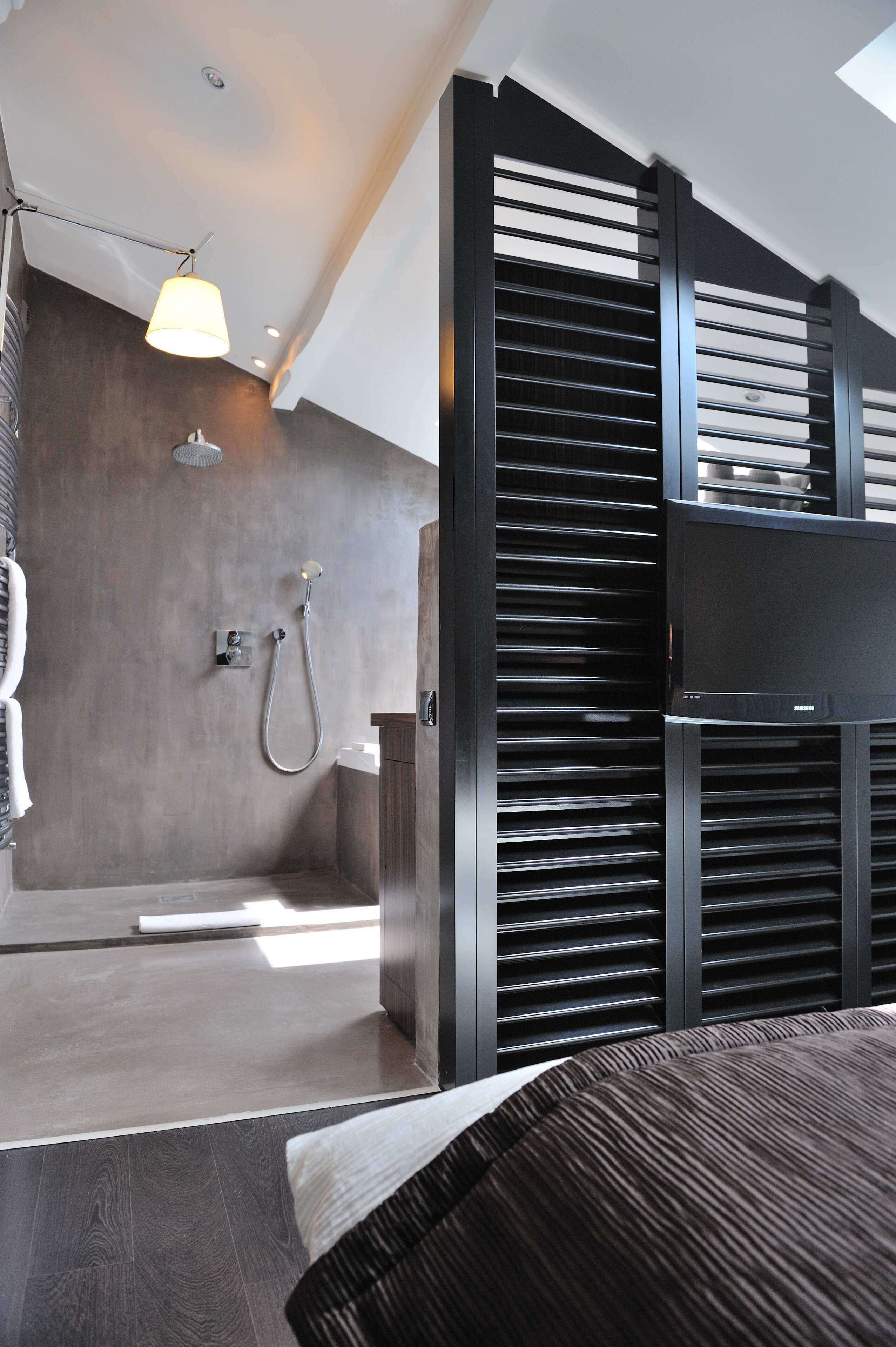 Svit Superior | Värdeförvaringsskåp på rummet, skrivbord och ljudisolering