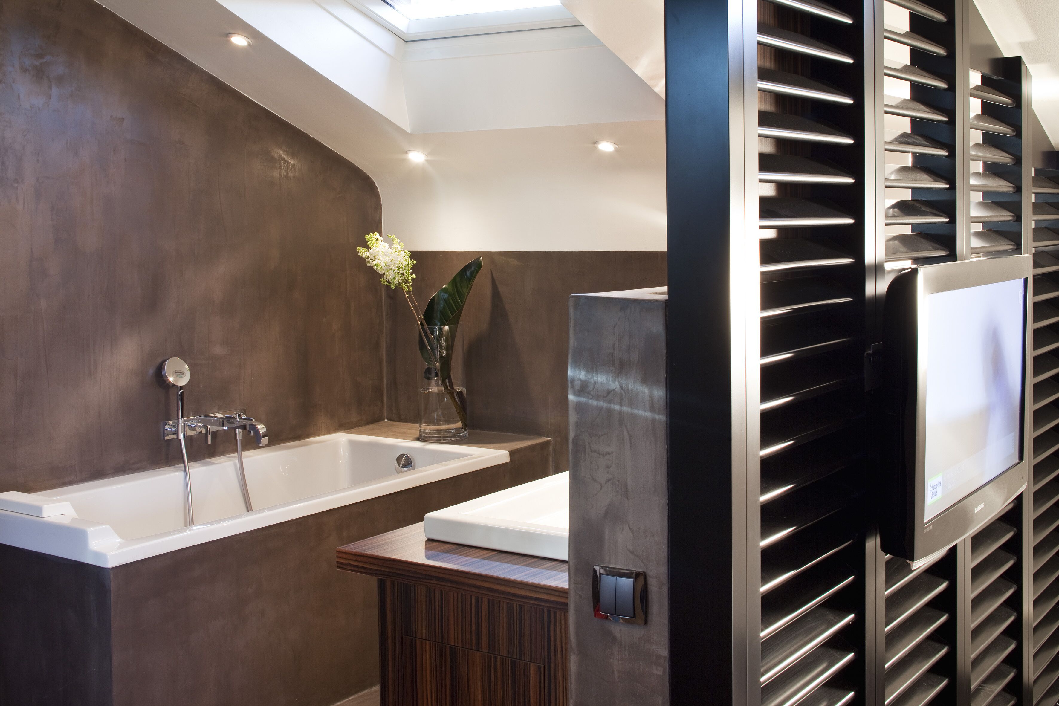 superior suite | bathroom | separate bathtub and shower, free toiletries, hair dryer, towels