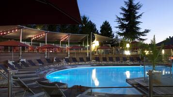 Een seizoensgebonden buitenzwembad