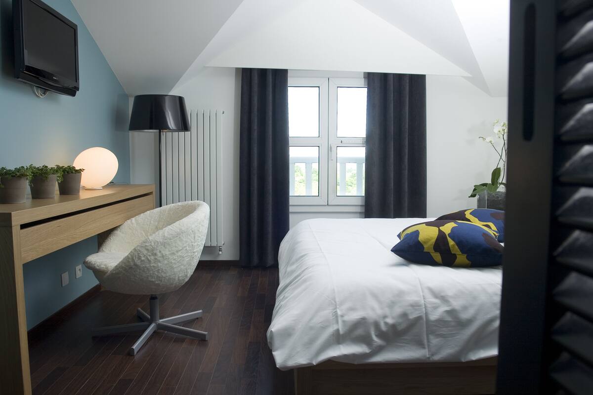 Zimmersafe, Schreibtisch, schallisolierte Zimmer, kostenlose Babybetten