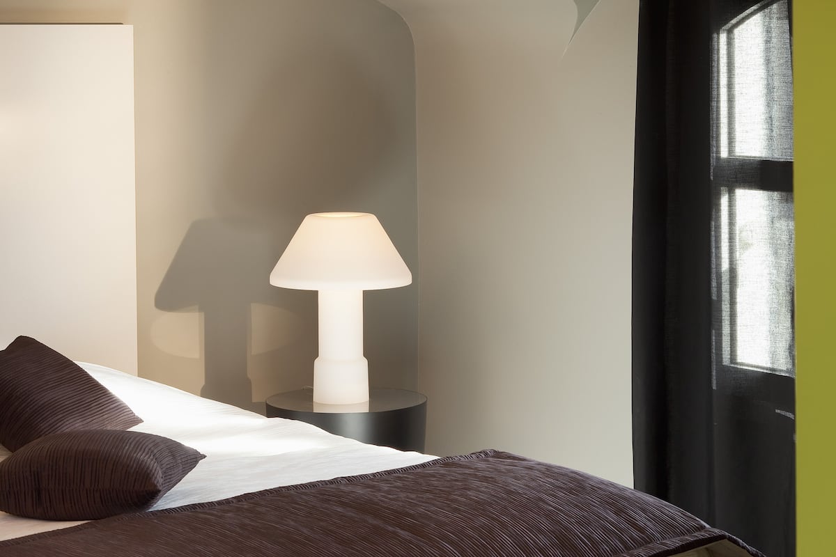 Comfort Suite | In-room safe, desk, soundproofing, free cribs/infant beds