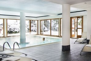 Indoor spa tub