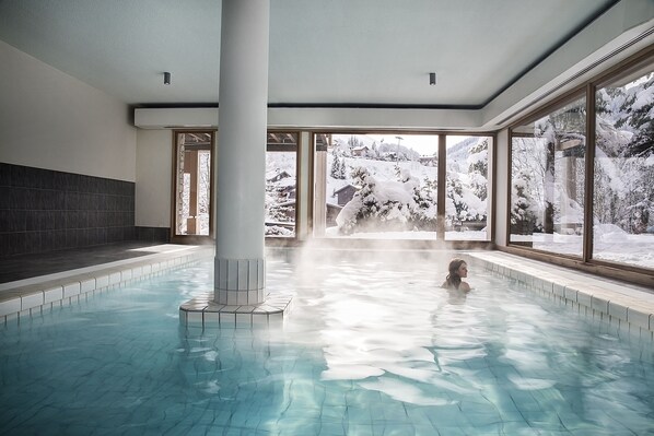 Indoor pool, sun loungers