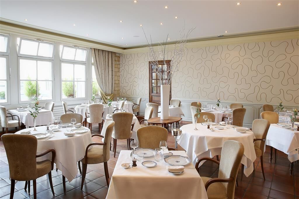 Lunch and dinner served, French cuisine