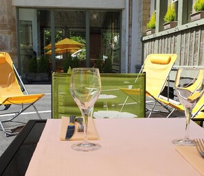 Lunch and dinner served, French cuisine