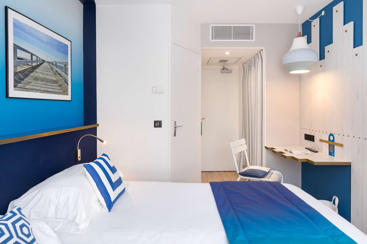 Superior Room | In-room safe, desk, blackout drapes, soundproofing