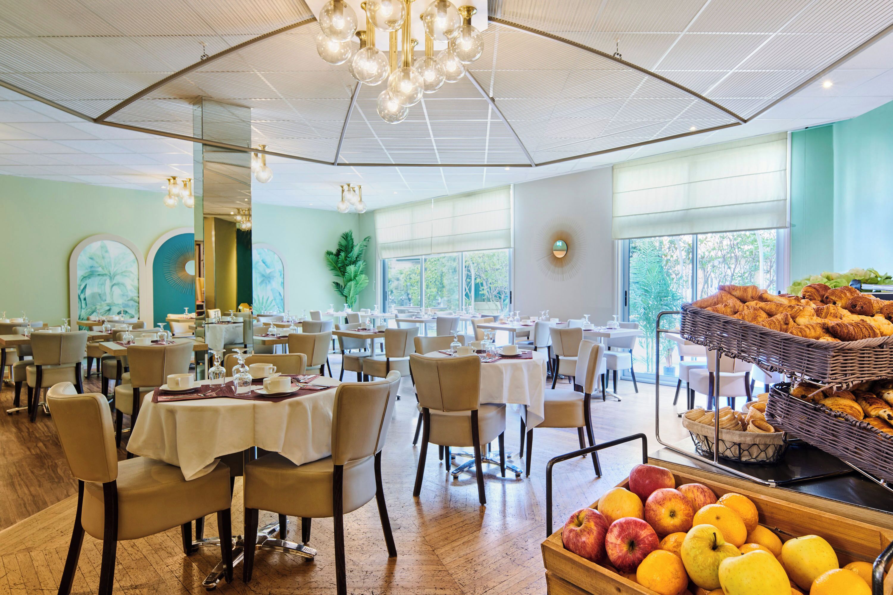 Petit déjeuner buffet (17 EUR par personne)