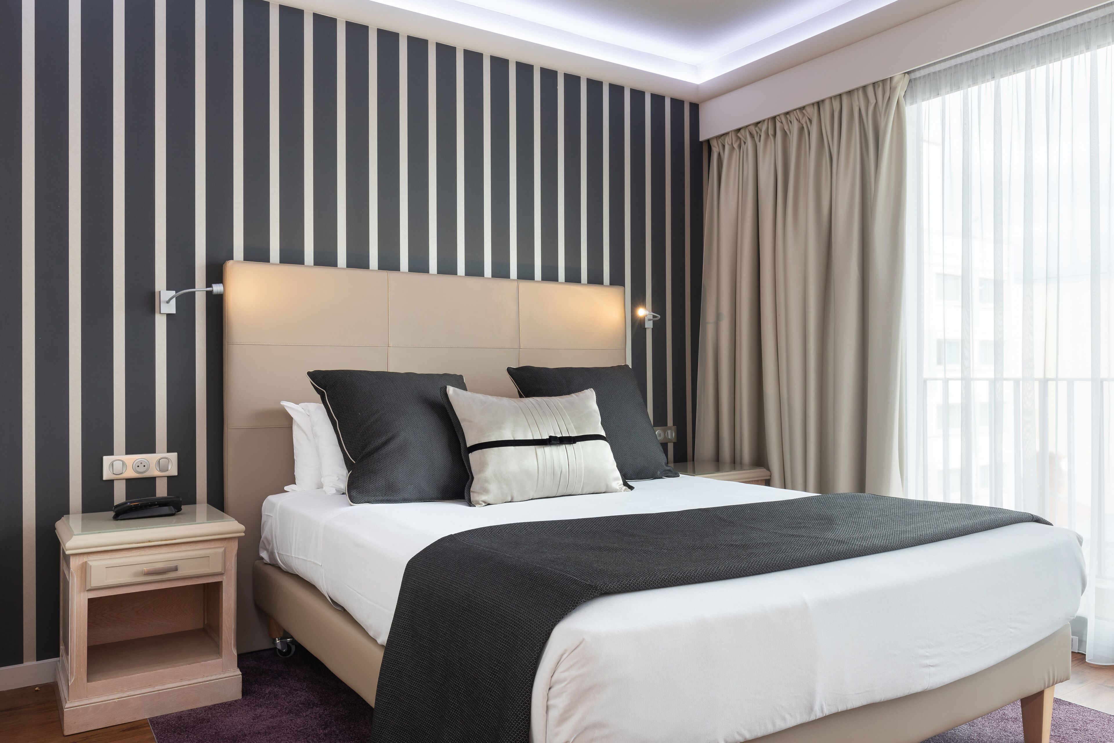 Habitació doble o amb dos llits individuals estàndard (Courtyard View or City View) | Roba de llit d'alta qualitat, escriptori i cortines opaques 