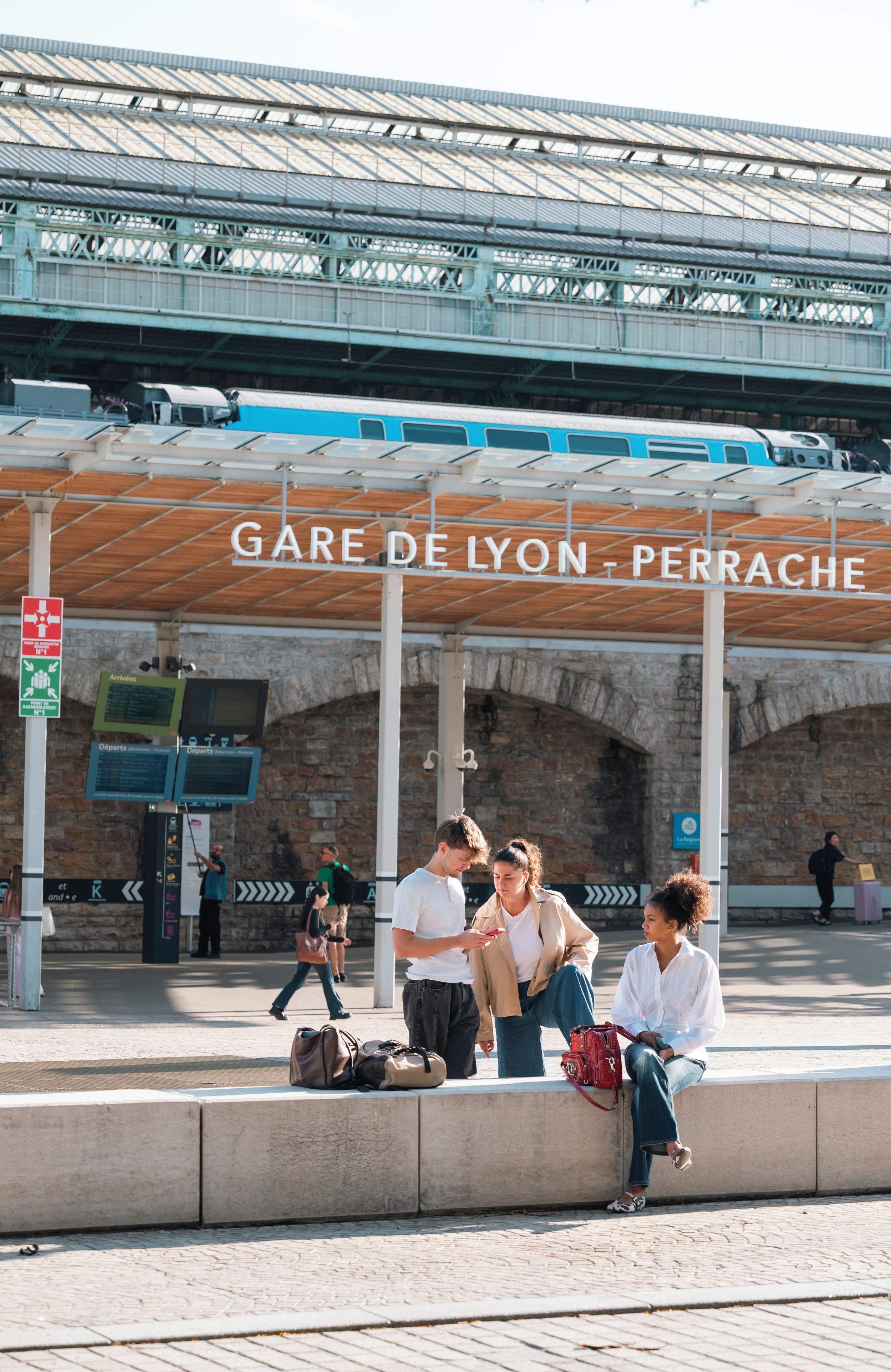 A train station with a shelter labeled 'GARE DE LYON - PERRACHE'.