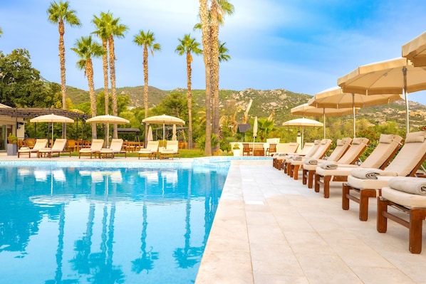Seasonal outdoor pool, pool umbrellas, sun loungers