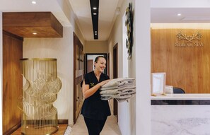 Couples treatment room(s), sauna, hot tub, steam room