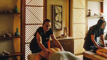 Couples treatment room(s), sauna, hot tub, steam room