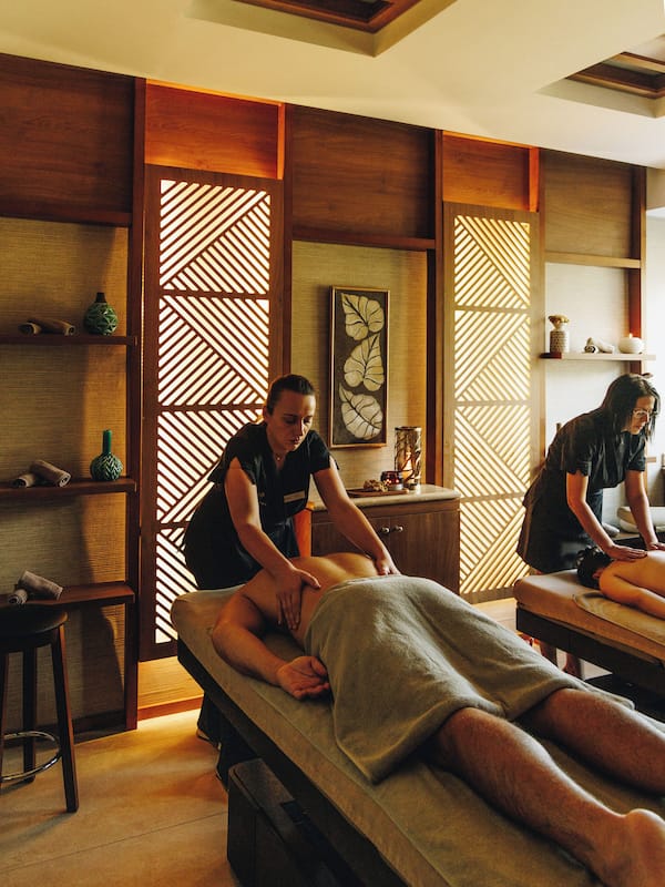 Salas para tratamentos a dois, sauna seca, banheira de hidromassagem
