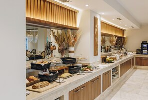 Dagelijks ontbijtbuffet (EUR 30 per persoon)