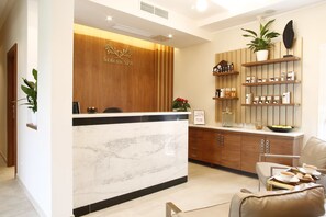 Couples treatment rooms, sauna, hot tub, steam room, Turkish bath