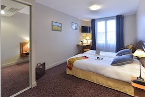 Single Room | Minibar, in-room safe, desk, soundproofing