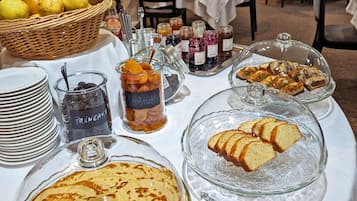 Daily buffet breakfast (EUR 15 per person)