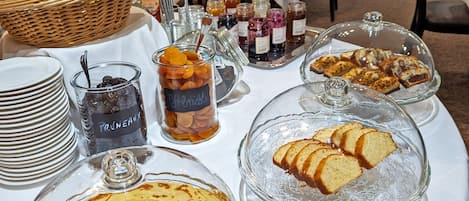 Daily buffet breakfast (EUR 15 per person)