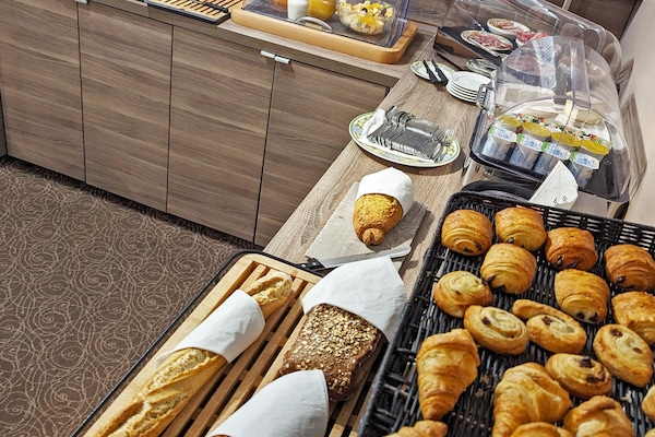 Daily buffet breakfast for a fee