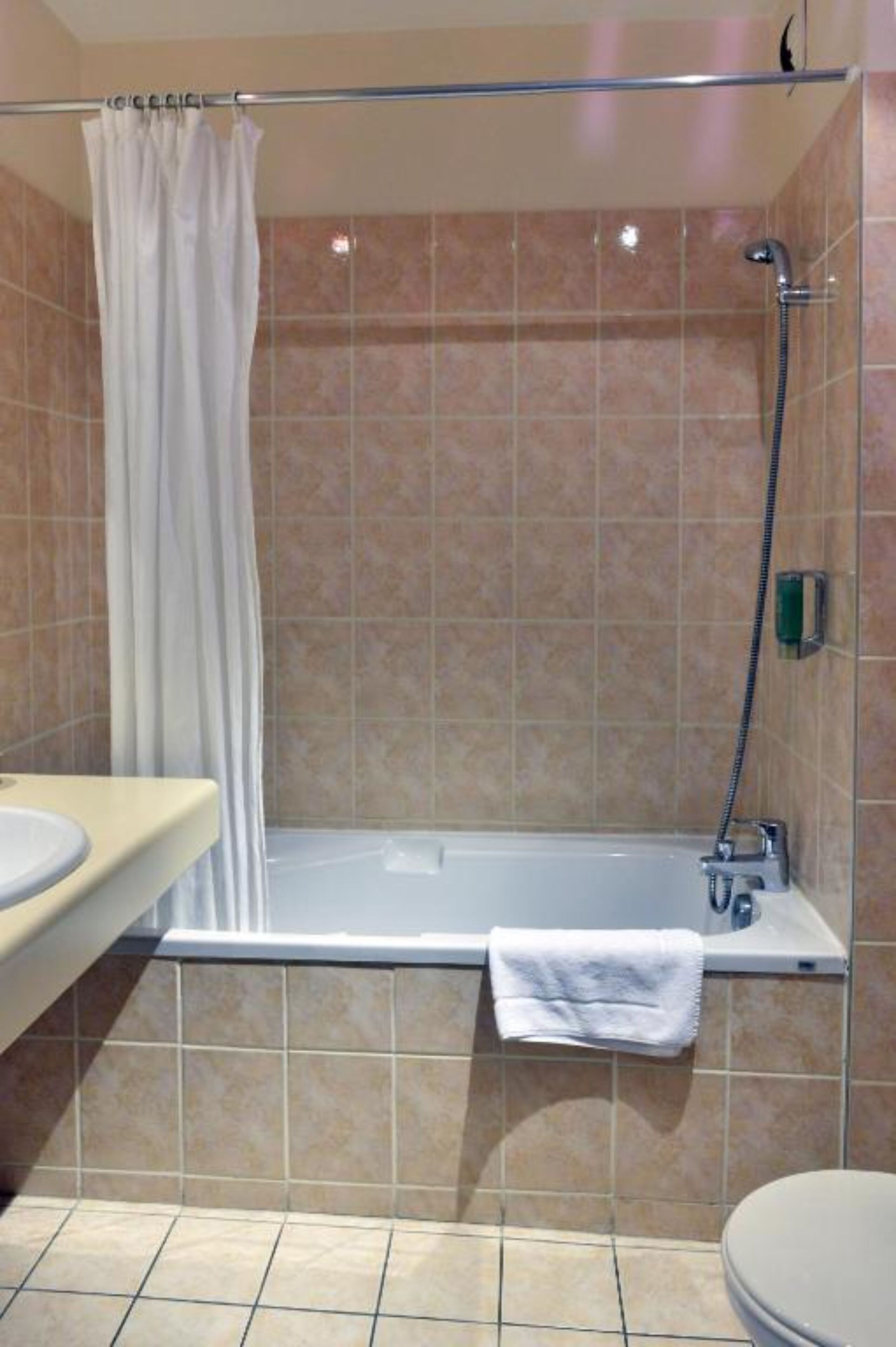 single room | bathroom | combined shower/bathtub, rainfall showerhead, hair dryer, towels