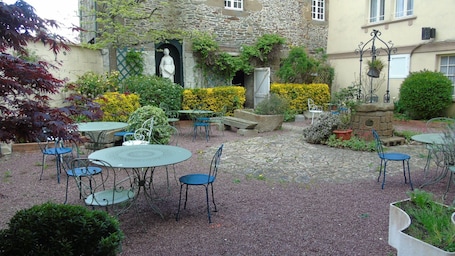 Terraza o patio. Best Western Hotel Montgomery