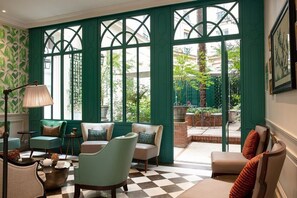 Bar (on property) - Hôtel Serotel Lutèce (Paris)