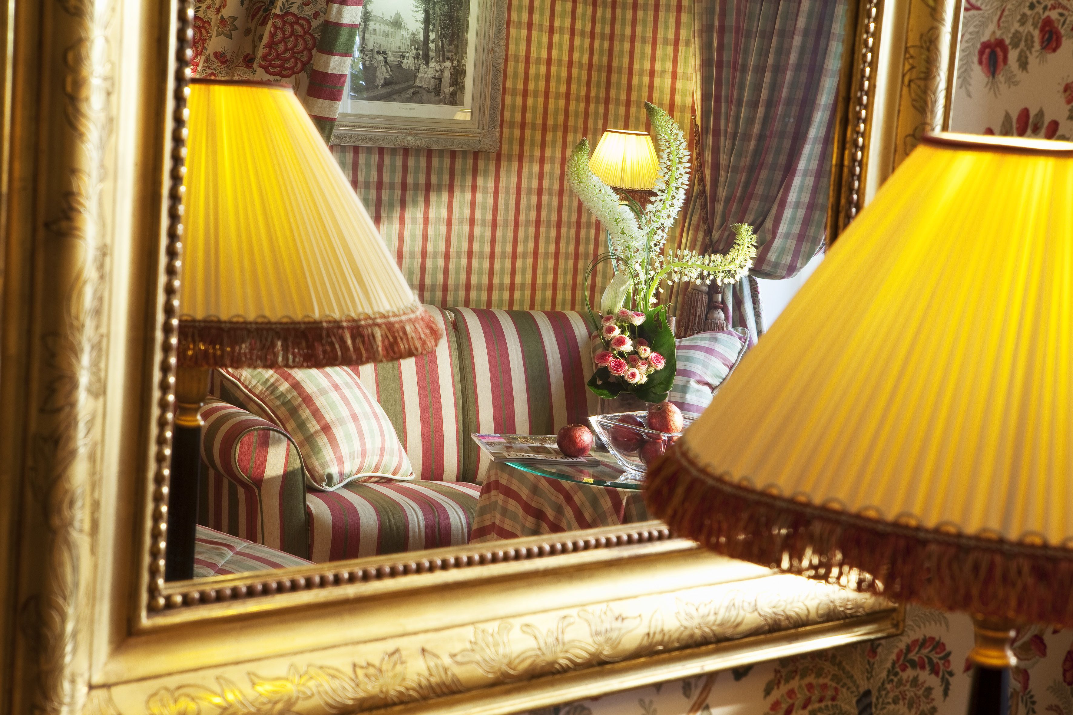 deluxe room | minibar, in-room safe, individually decorated, desk