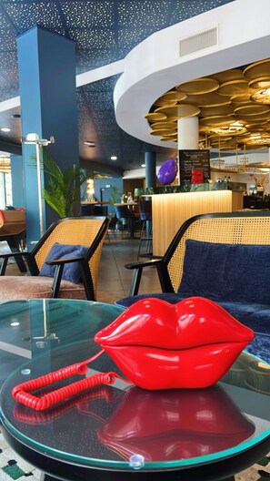 Coin salon dans le hall