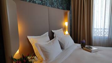 Hochwertige Bettwaren, Zimmersafe, Schreibtisch