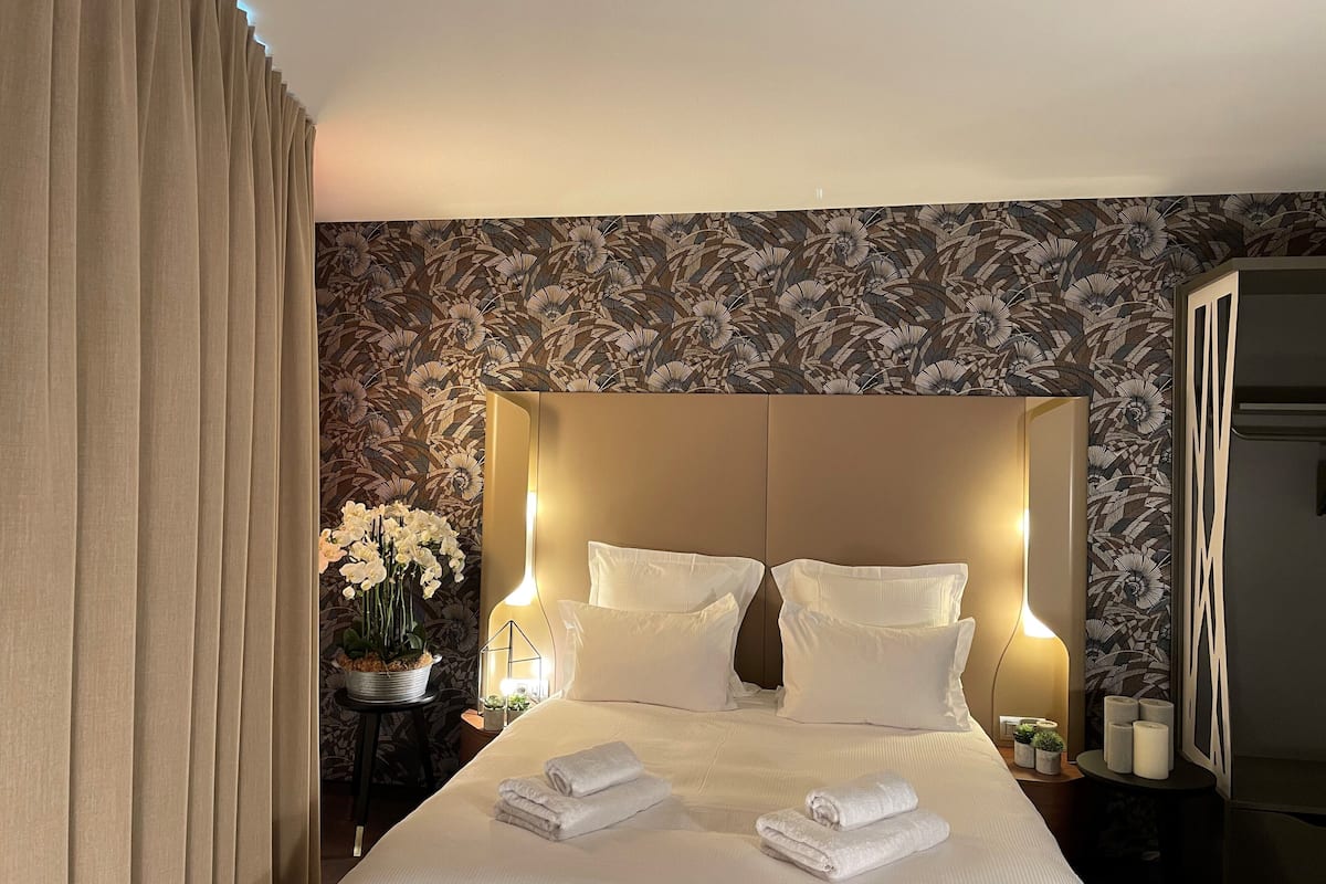 superior double room | premium bedding, in-room safe, desk, laptop workspace